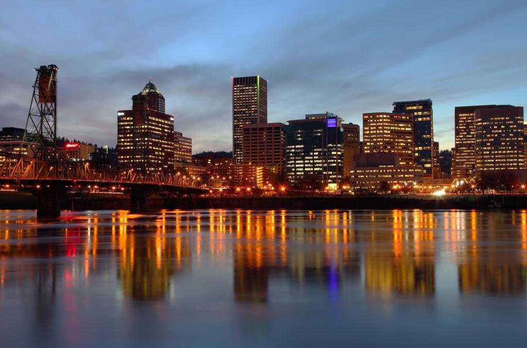 Super 8 By Wyndham Portland Airport Hotell Exteriör bild