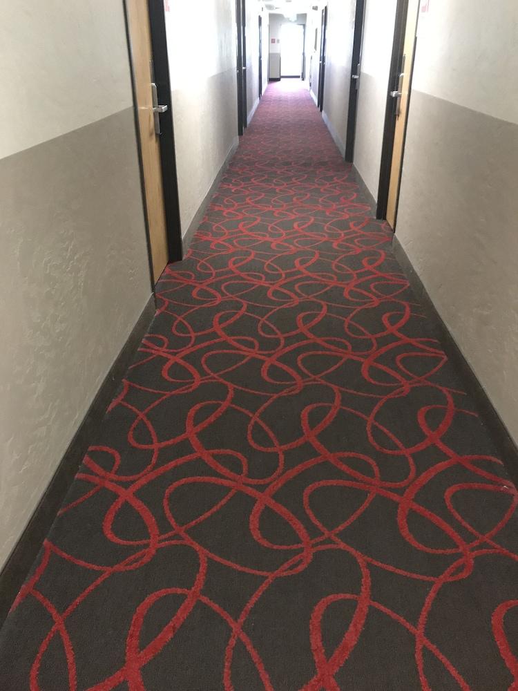 Super 8 By Wyndham Portland Airport Hotell Exteriör bild