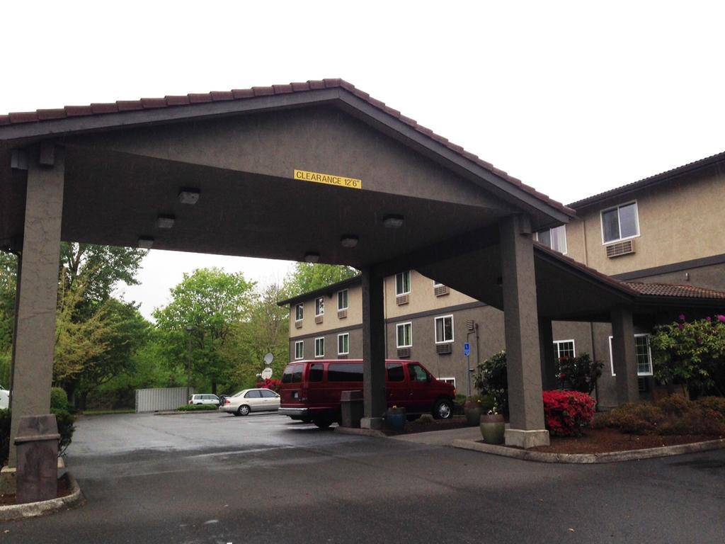 Super 8 By Wyndham Portland Airport Hotell Exteriör bild