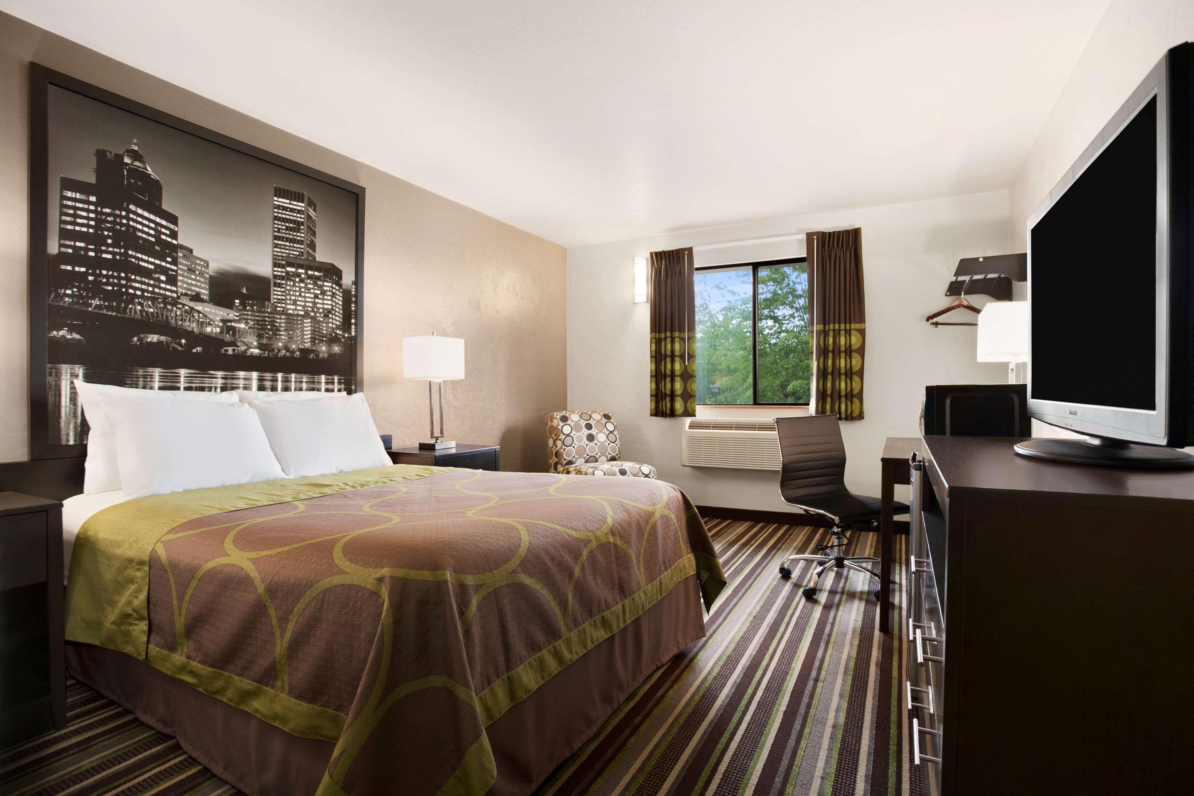 Super 8 By Wyndham Portland Airport Hotell Exteriör bild