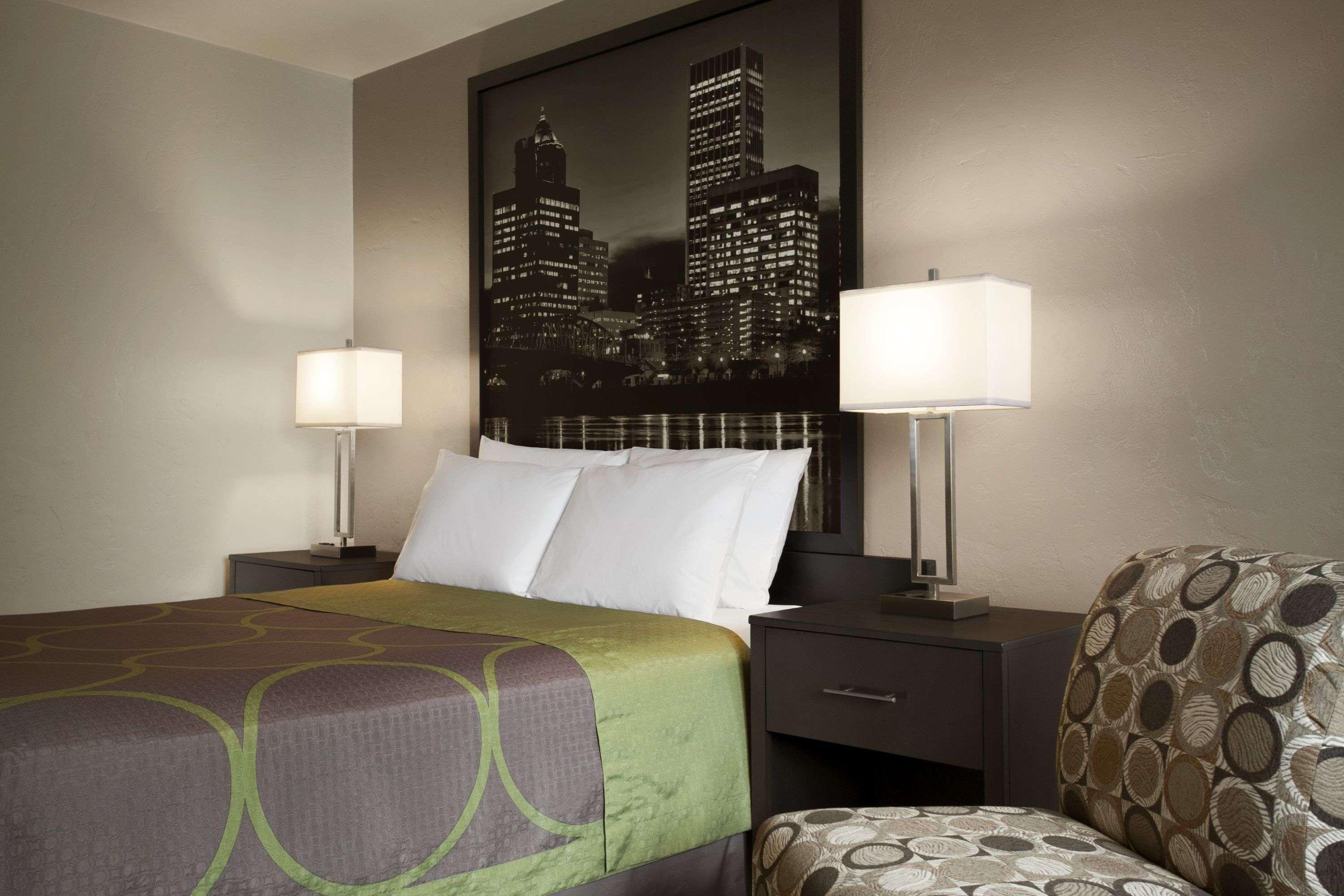 Super 8 By Wyndham Portland Airport Hotell Exteriör bild