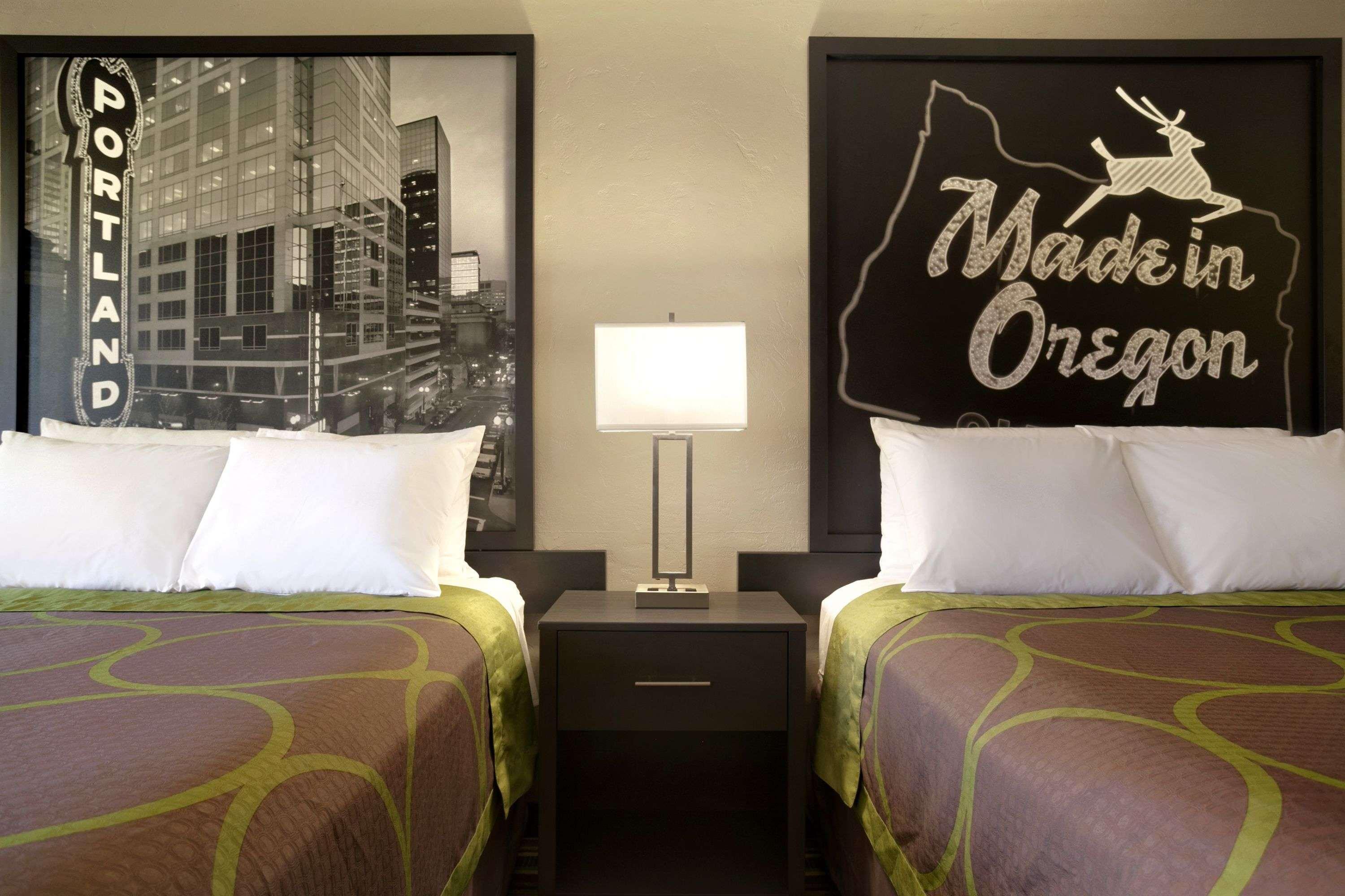 Super 8 By Wyndham Portland Airport Hotell Exteriör bild
