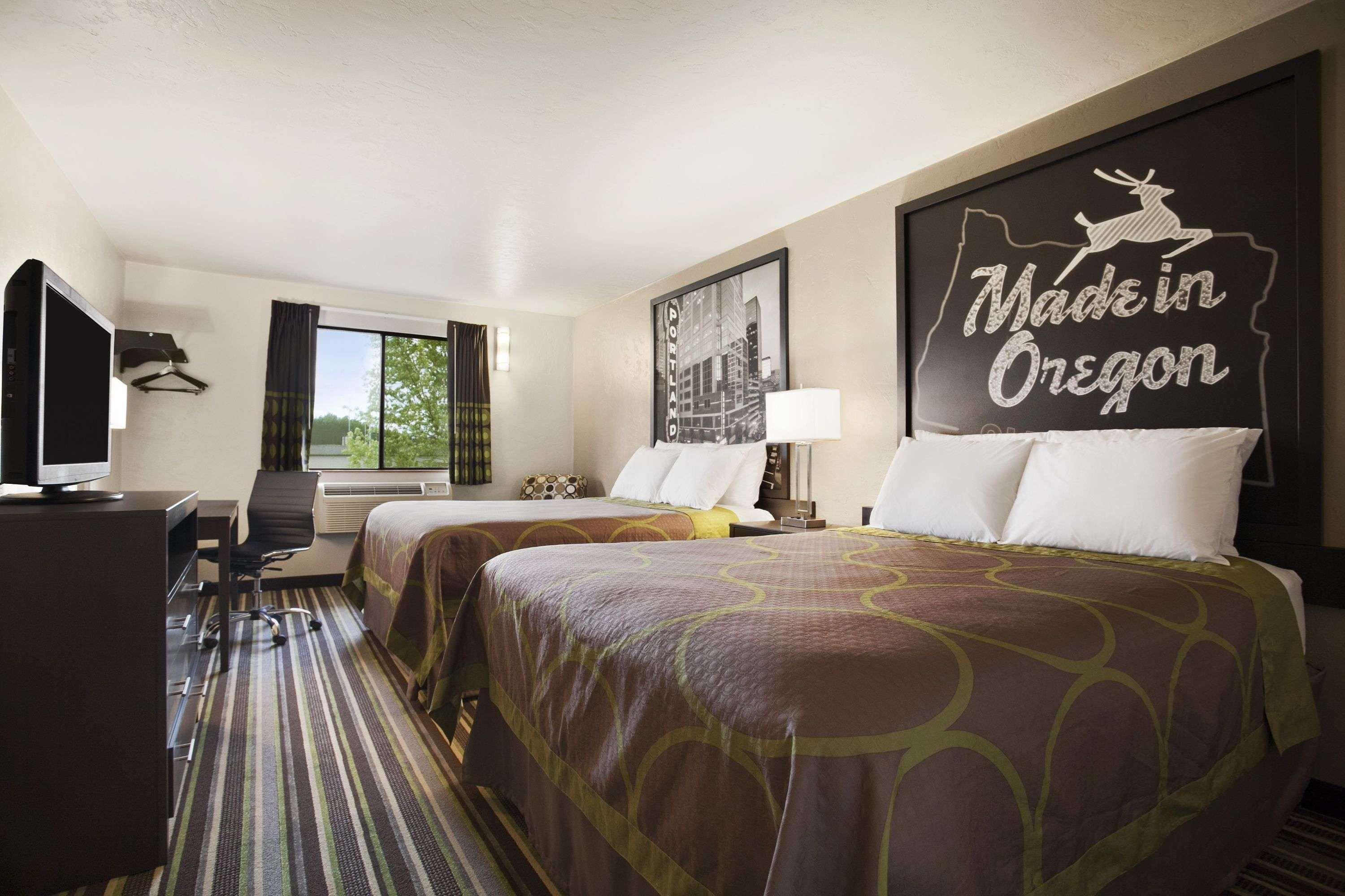 Super 8 By Wyndham Portland Airport Hotell Exteriör bild