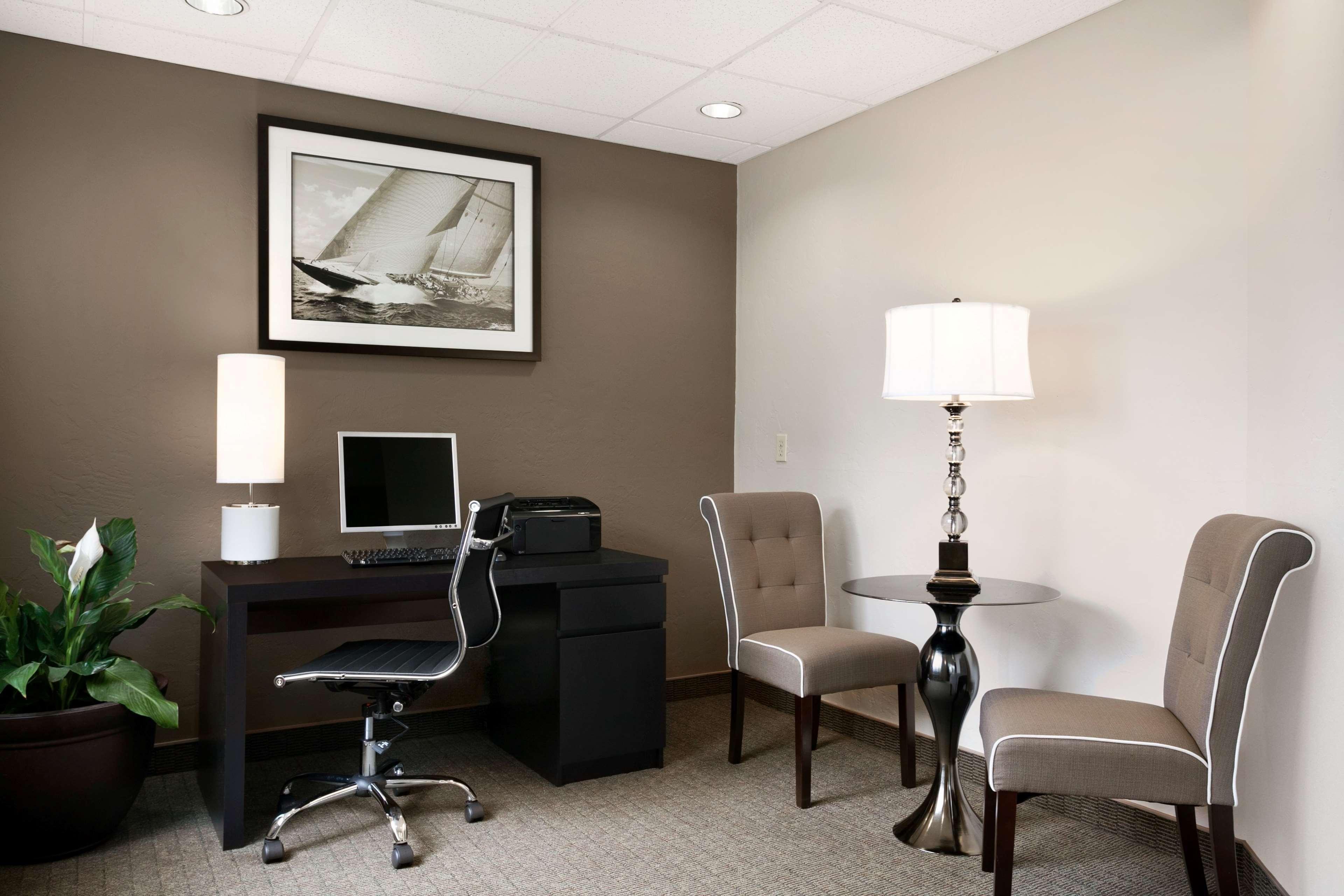 Super 8 By Wyndham Portland Airport Hotell Exteriör bild