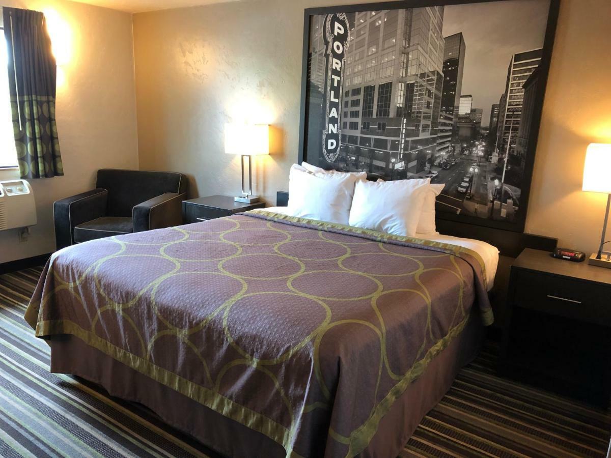 Super 8 By Wyndham Portland Airport Hotell Exteriör bild