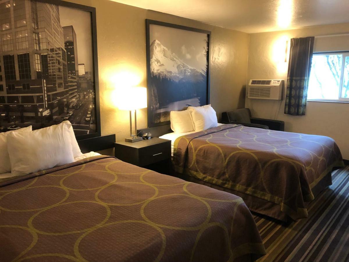 Super 8 By Wyndham Portland Airport Hotell Exteriör bild