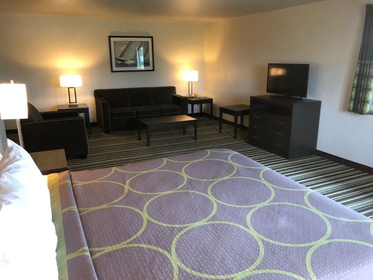 Super 8 By Wyndham Portland Airport Hotell Exteriör bild