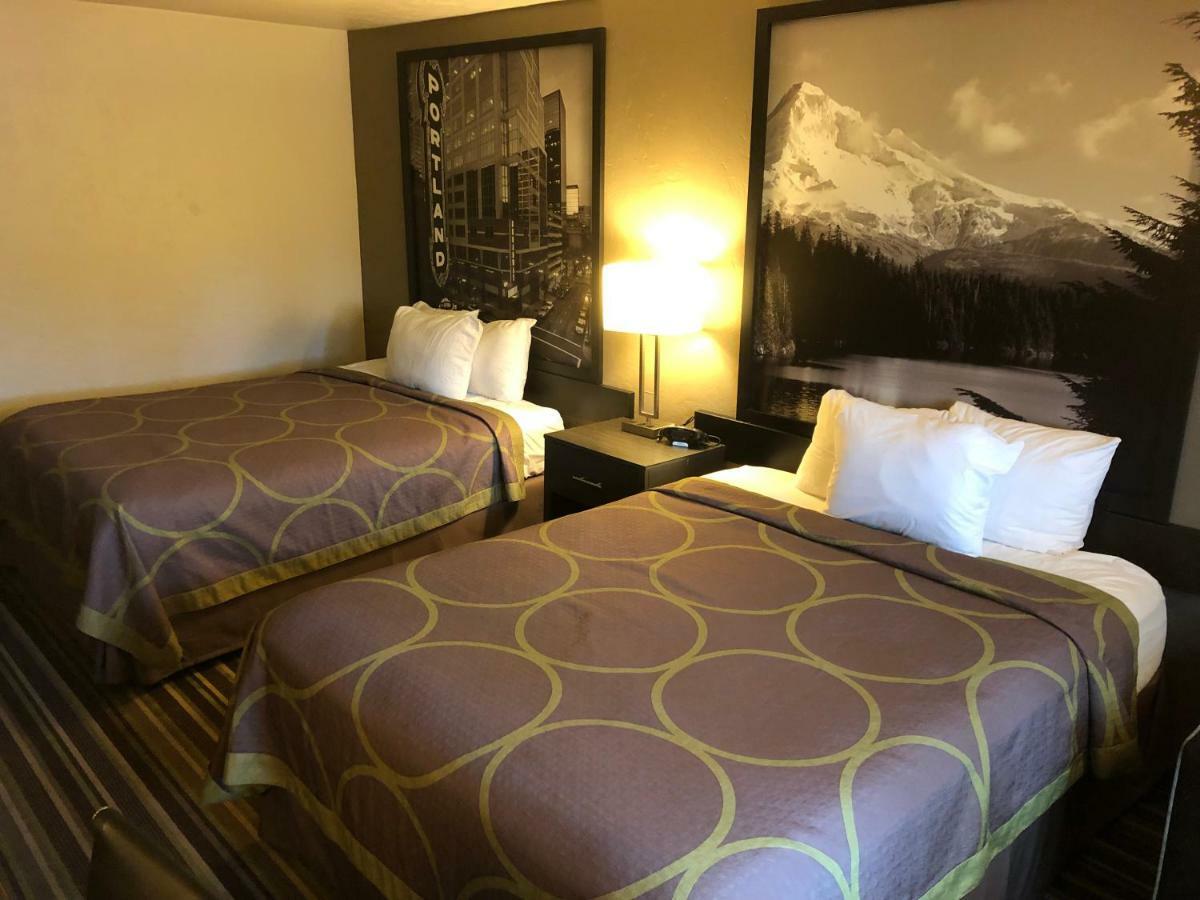 Super 8 By Wyndham Portland Airport Hotell Exteriör bild