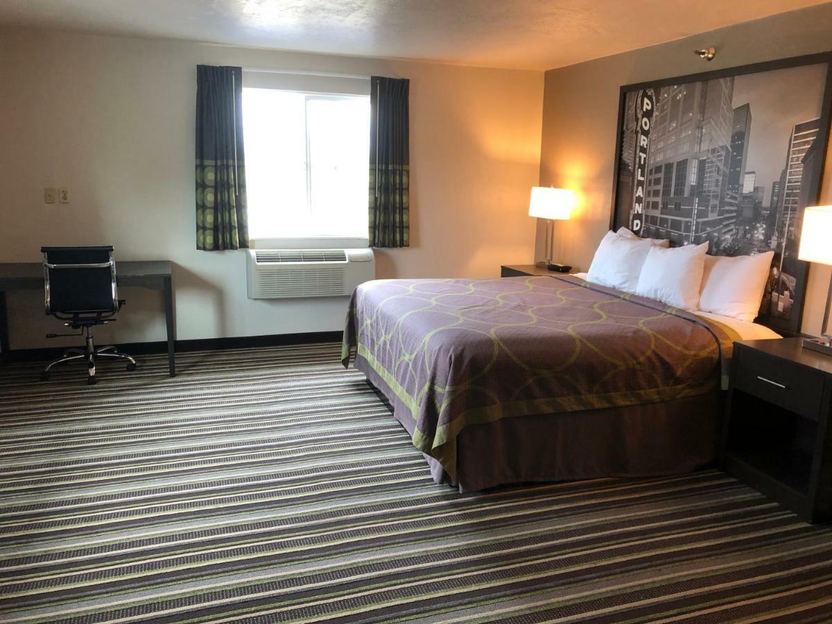 Super 8 By Wyndham Portland Airport Hotell Exteriör bild
